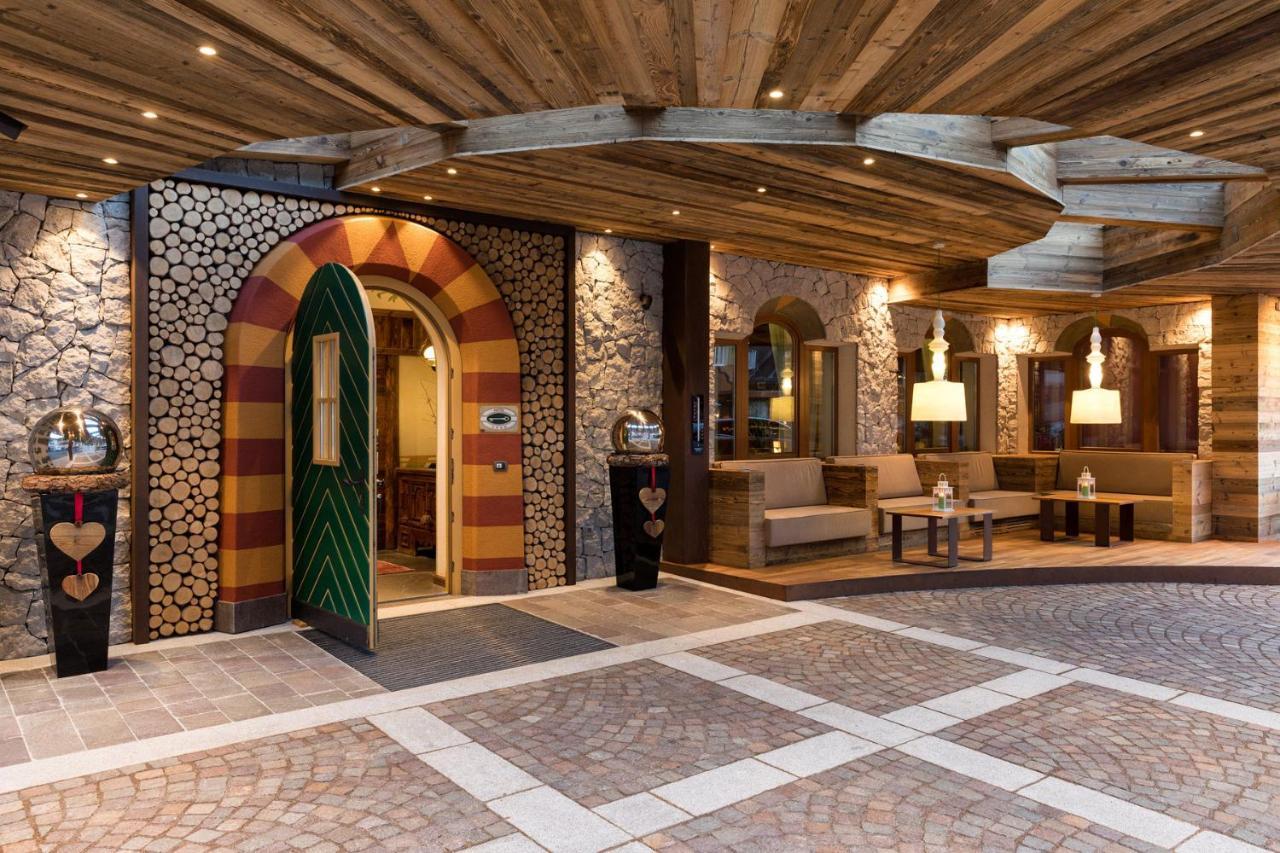 Croce Bianca Leisure & Spa Hotel Canazei Buitenkant foto