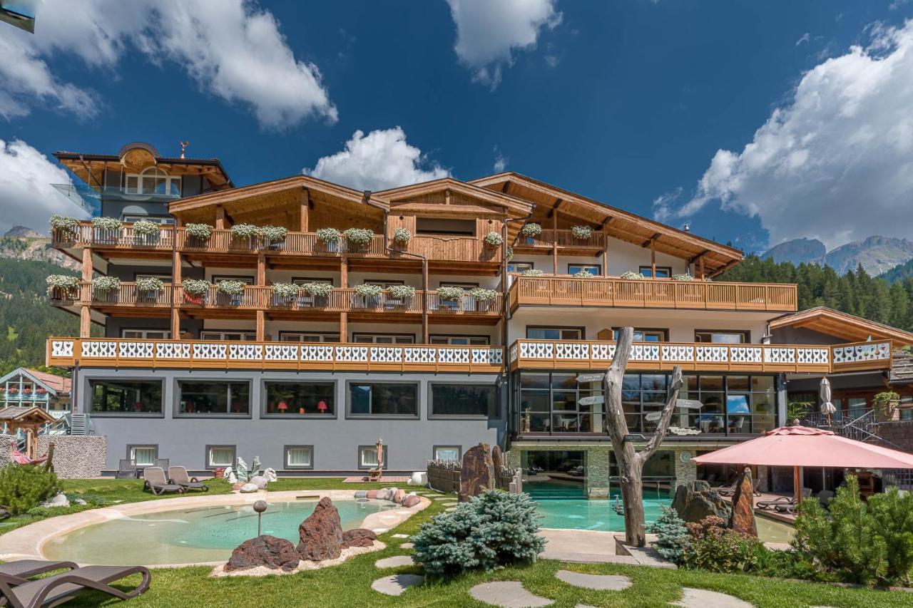 Croce Bianca Leisure & Spa Hotel Canazei Buitenkant foto