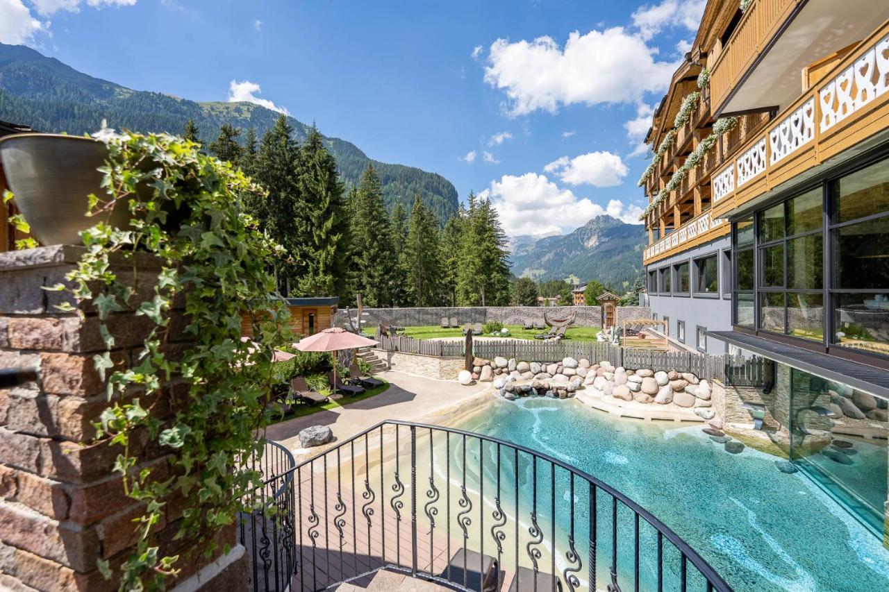 Croce Bianca Leisure & Spa Hotel Canazei Buitenkant foto