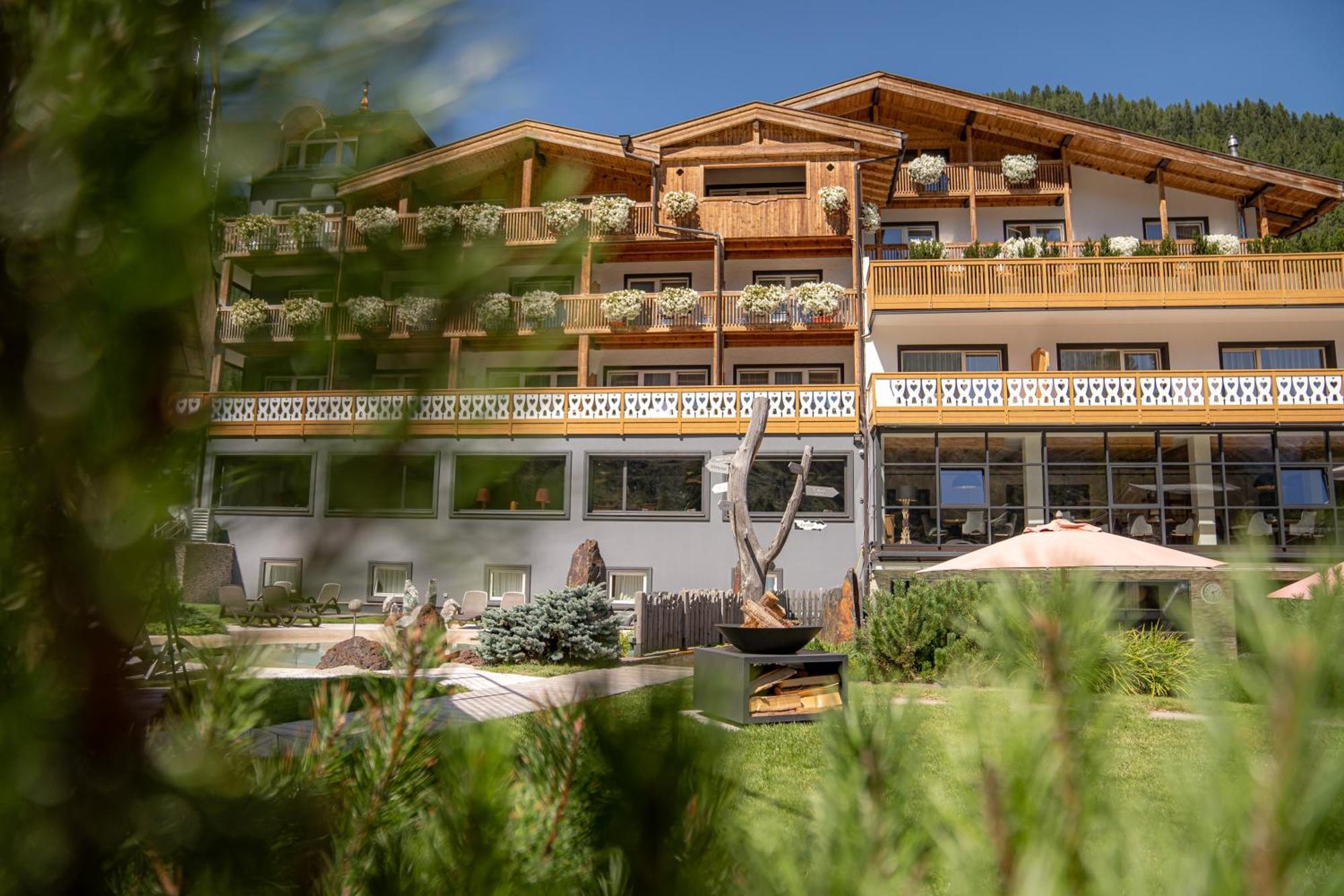 Croce Bianca Leisure & Spa Hotel Canazei Buitenkant foto