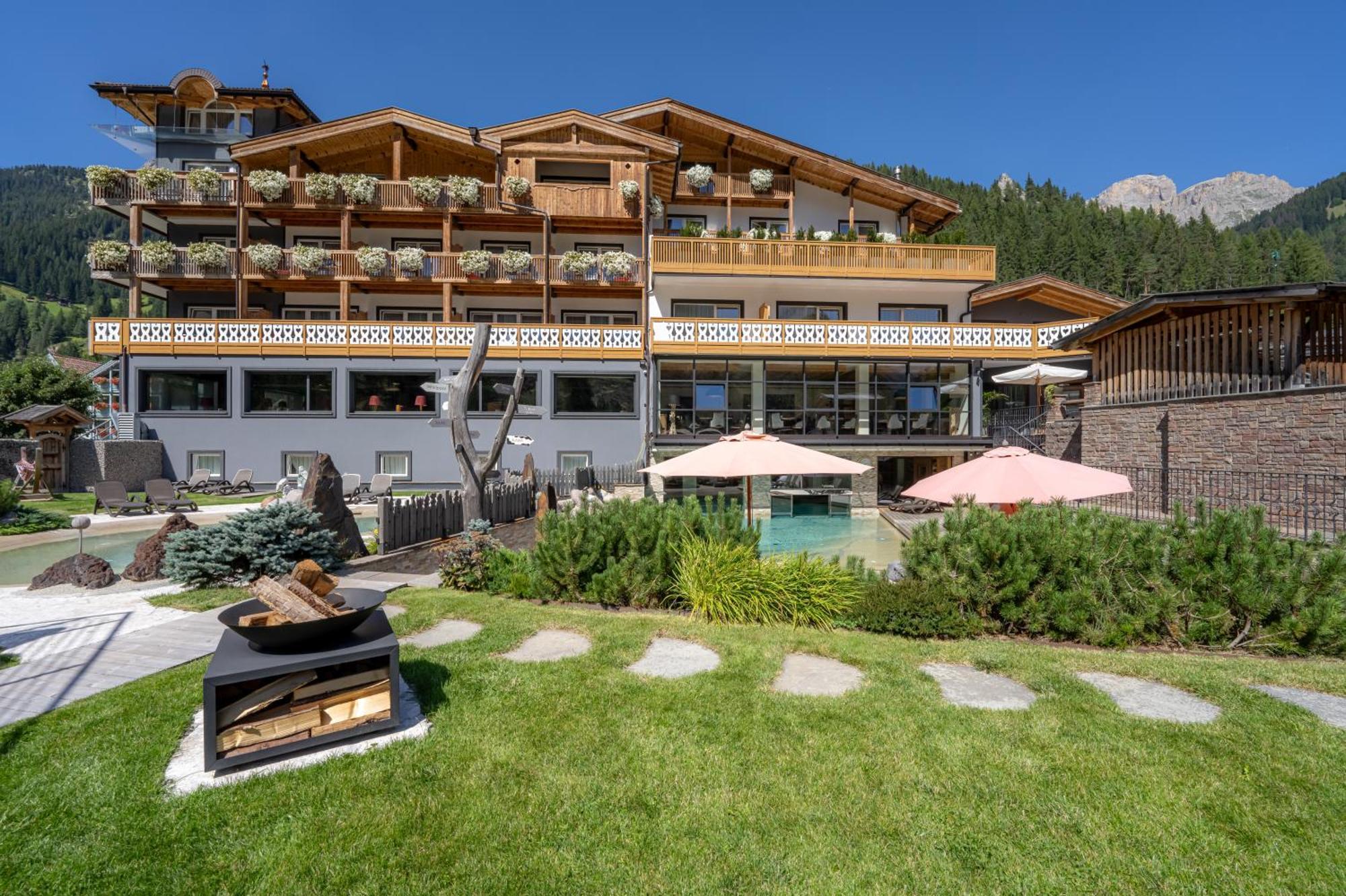 Croce Bianca Leisure & Spa Hotel Canazei Buitenkant foto