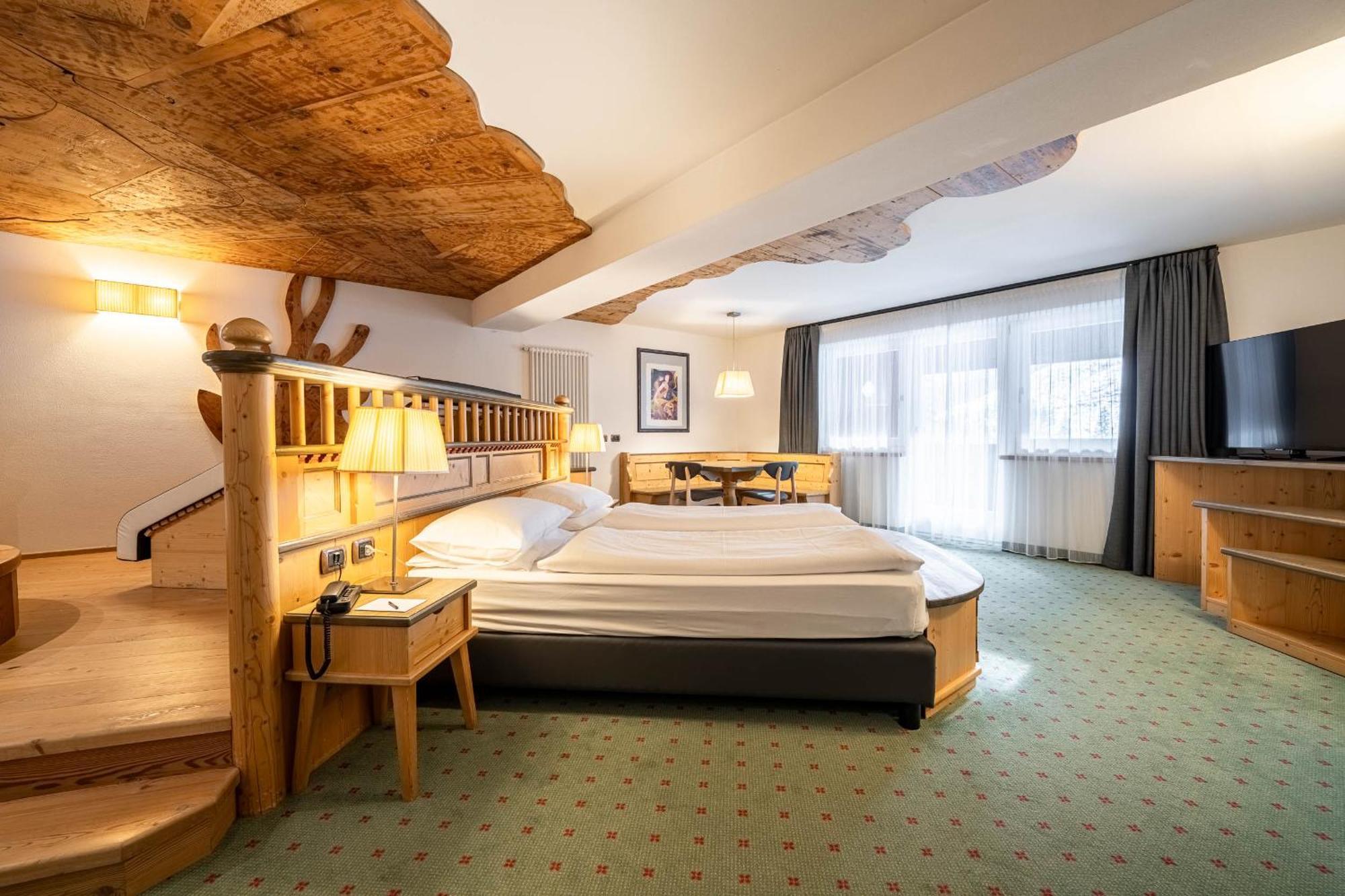Croce Bianca Leisure & Spa Hotel Canazei Buitenkant foto