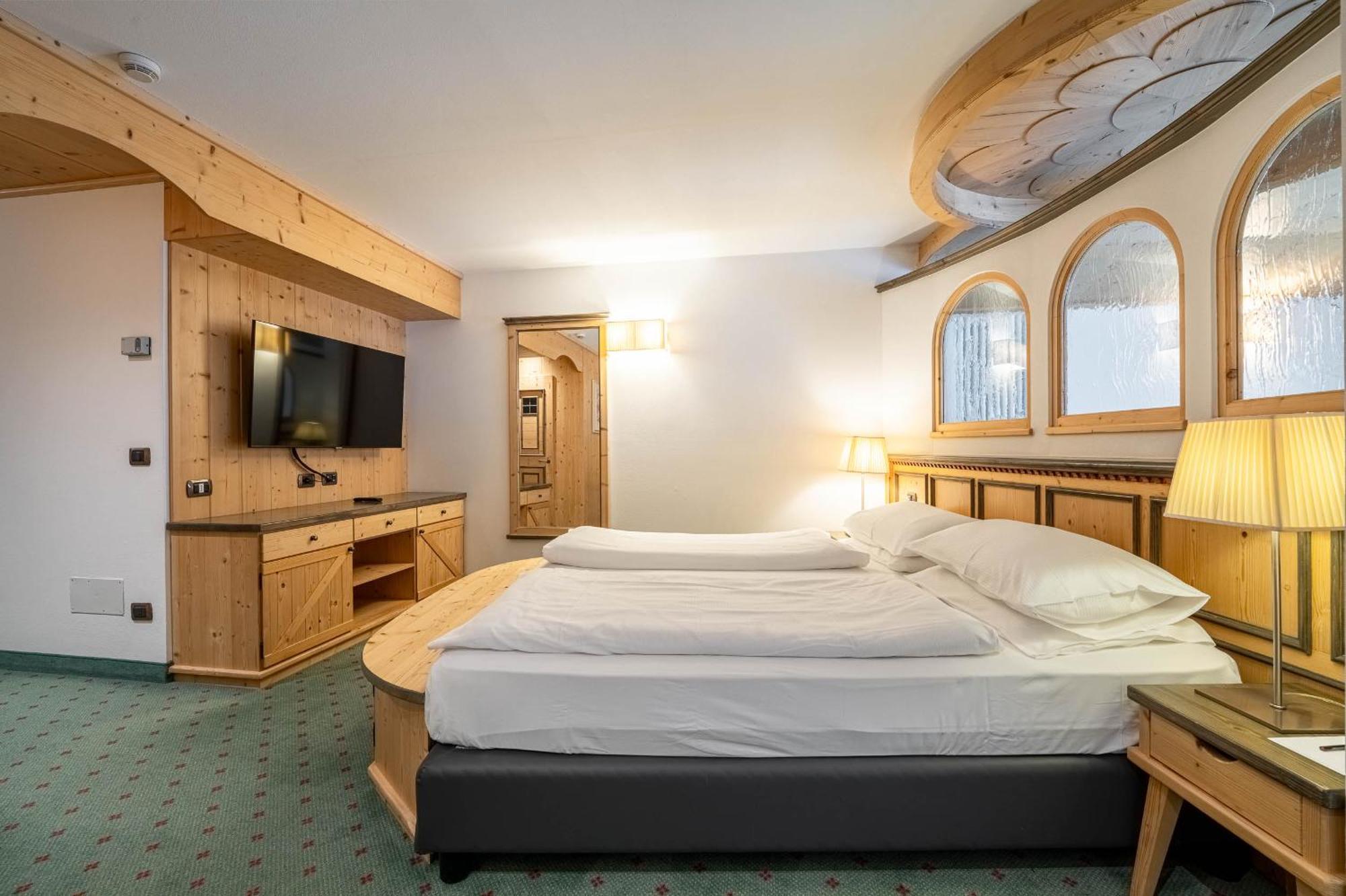 Croce Bianca Leisure & Spa Hotel Canazei Buitenkant foto
