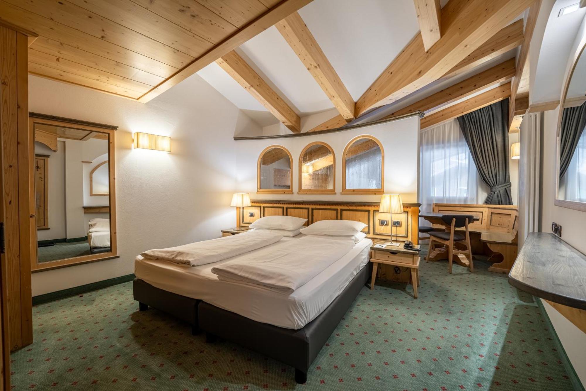 Croce Bianca Leisure & Spa Hotel Canazei Buitenkant foto